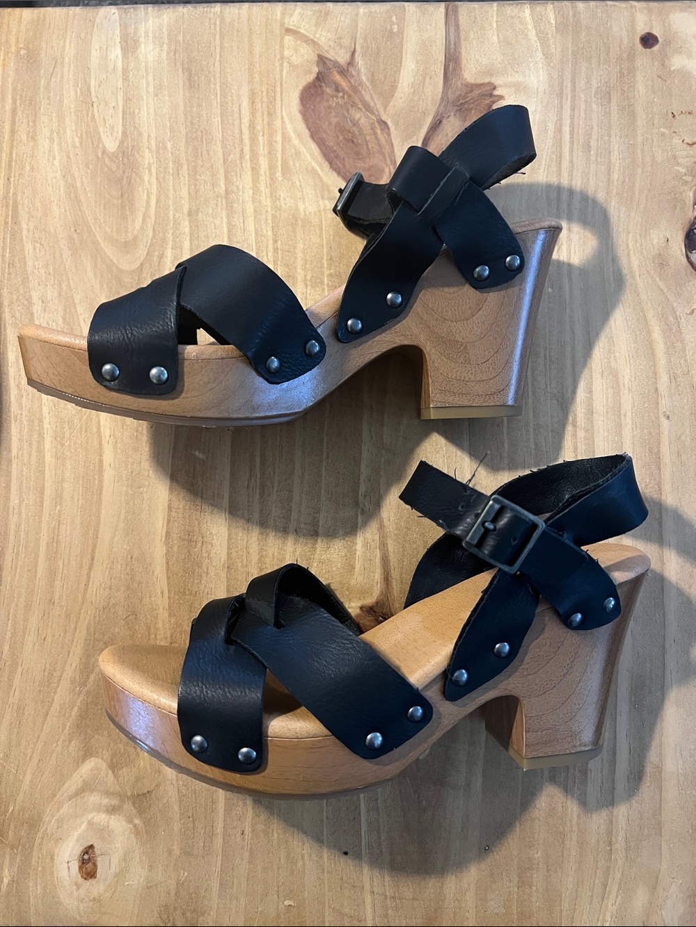 Korks Bagley Black Leather Clog Sandals with Wood Heel